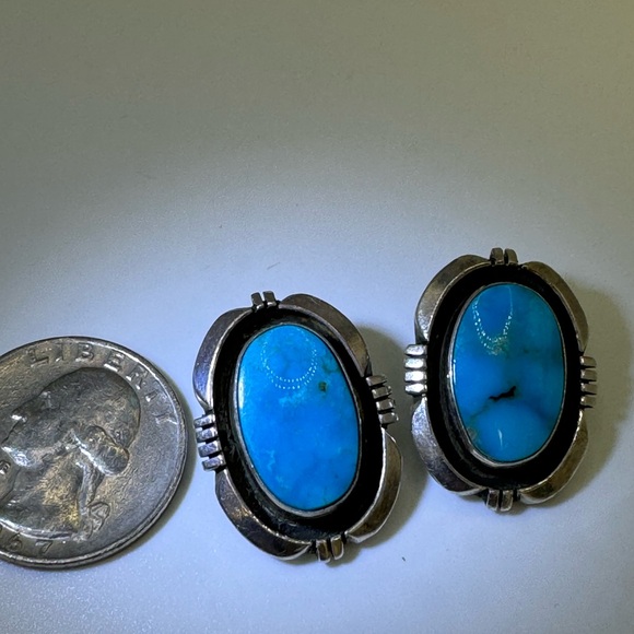 Navajo Roger Apachito sterling silver clip earrings w/ natural turquoise - Picture 6 of 16